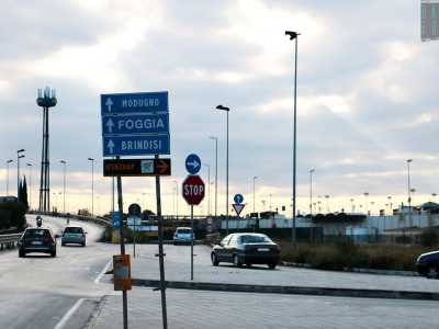 L'uscita permette dalla zona dell�Ipercoop di Santa Caterina di prendere la statale 16 verso Brindisi